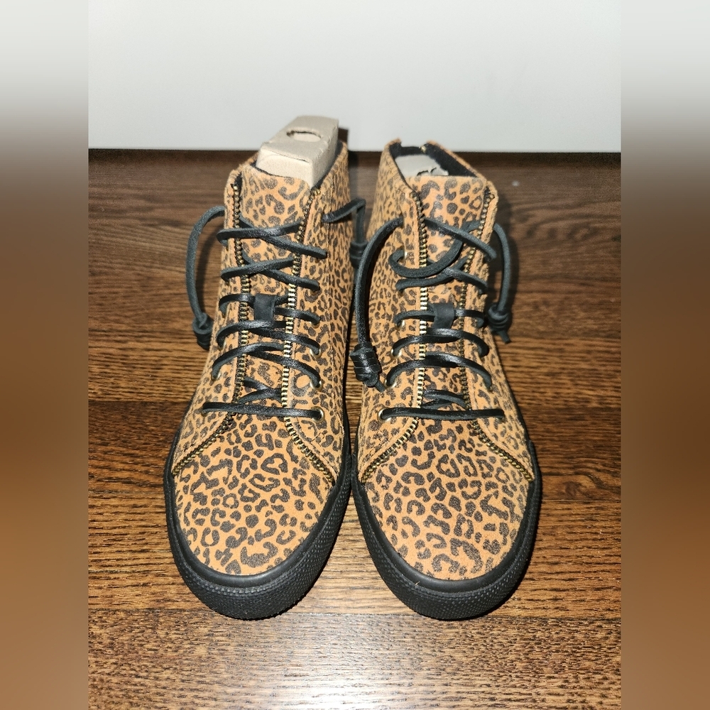 Sperry Hightop Sneaker Tan-Size 5.5